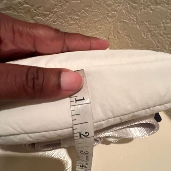 Fabletics Essential Puffer Belt Bag Beige Sporty Fanny Pack Winter Gym Athletic - Picture 7 of 8